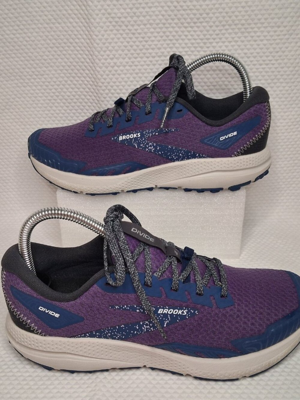 Brooks Divide 4 Womens Size 7 Purple Blue White Athletic Running Shoes Sneakers